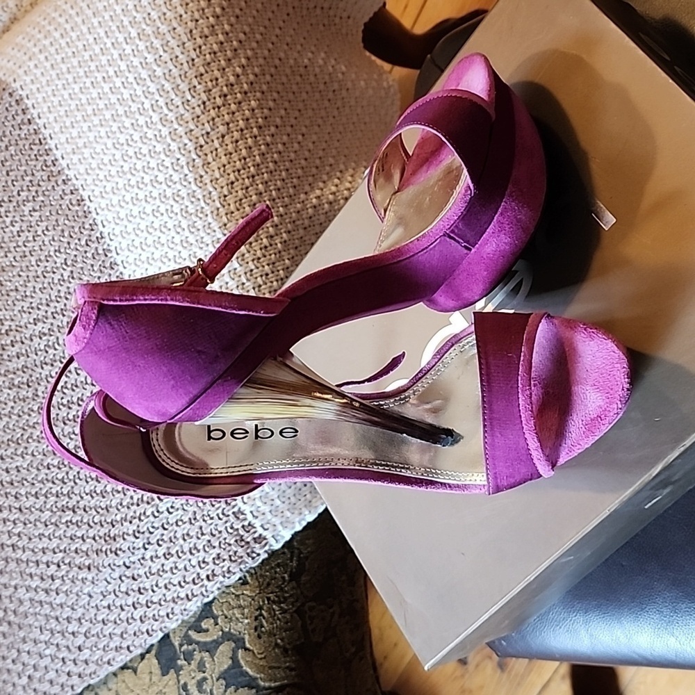 BEBE fushia pink fabric and suede 5.5 inch heels size 7.5